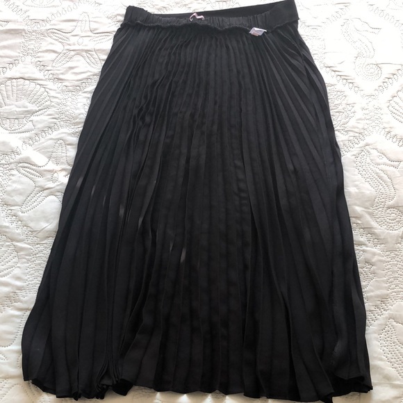 Maurice’s black chiffon pleated skirt medium - Picture 4 of 15
